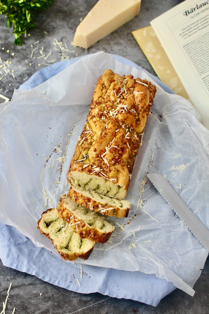 WÜRZIGE BÄRLAUCH-BRIOCHE