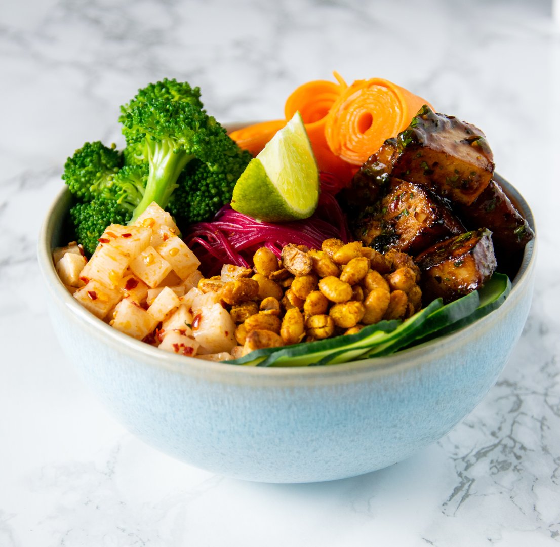 Titelbild zu Sommerliche Glasnudel-Bowl