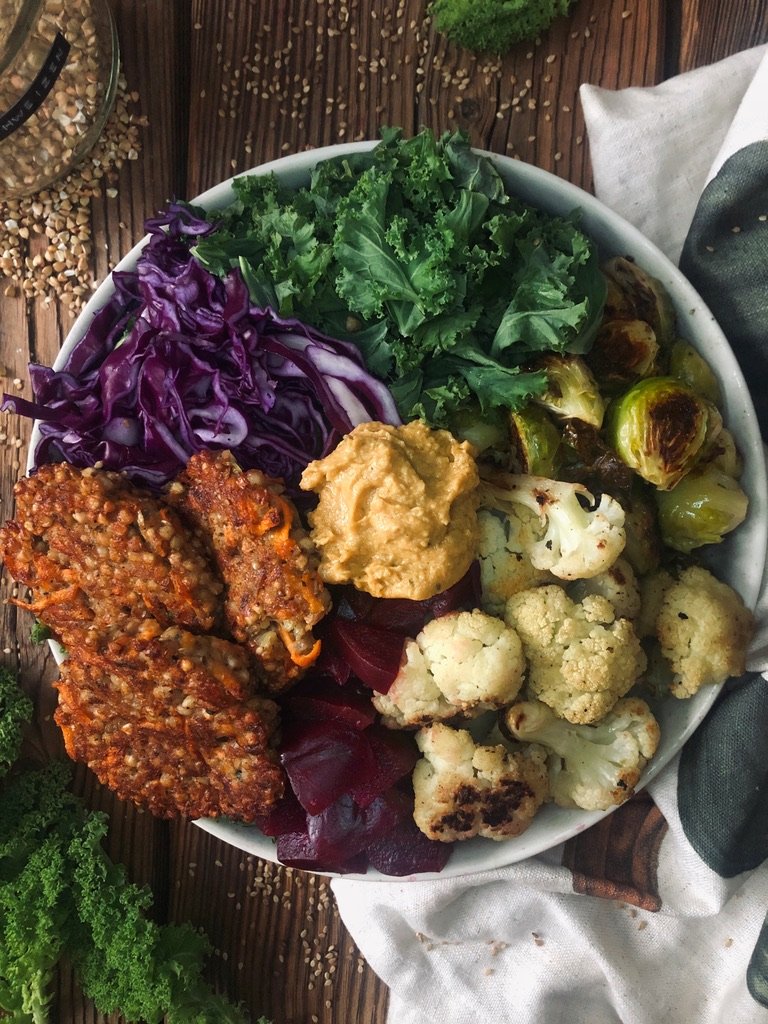 Bowl mit Buchweizenlaibchen
