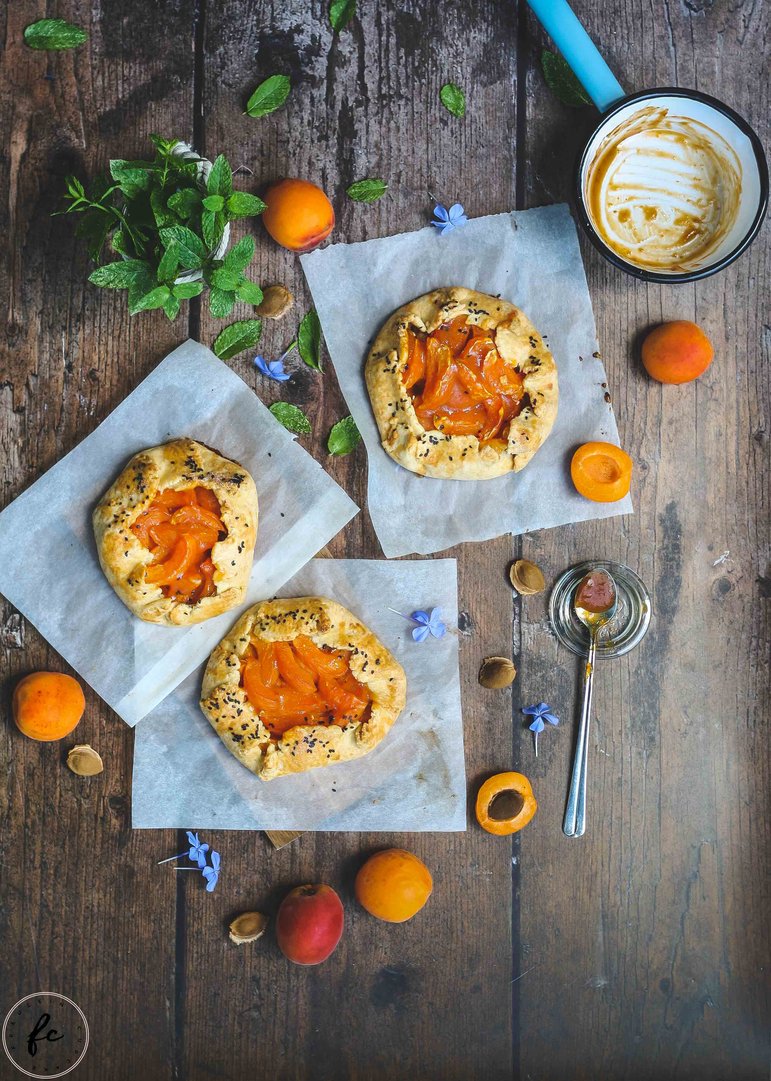 Titelbild zu Zero Waste Marillen-Galettes mit Sauerteigresten