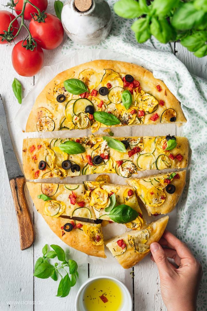 Titelbild zu Focaccia Pugliese mit Zucchini