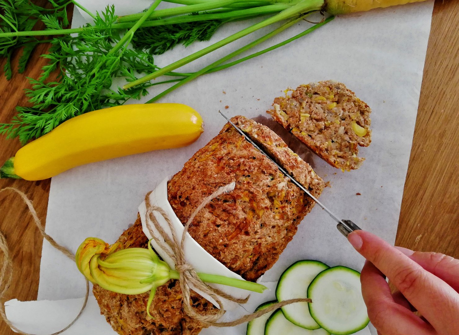 Titelbild zu Zucchini-Karotten Vollkornbrot