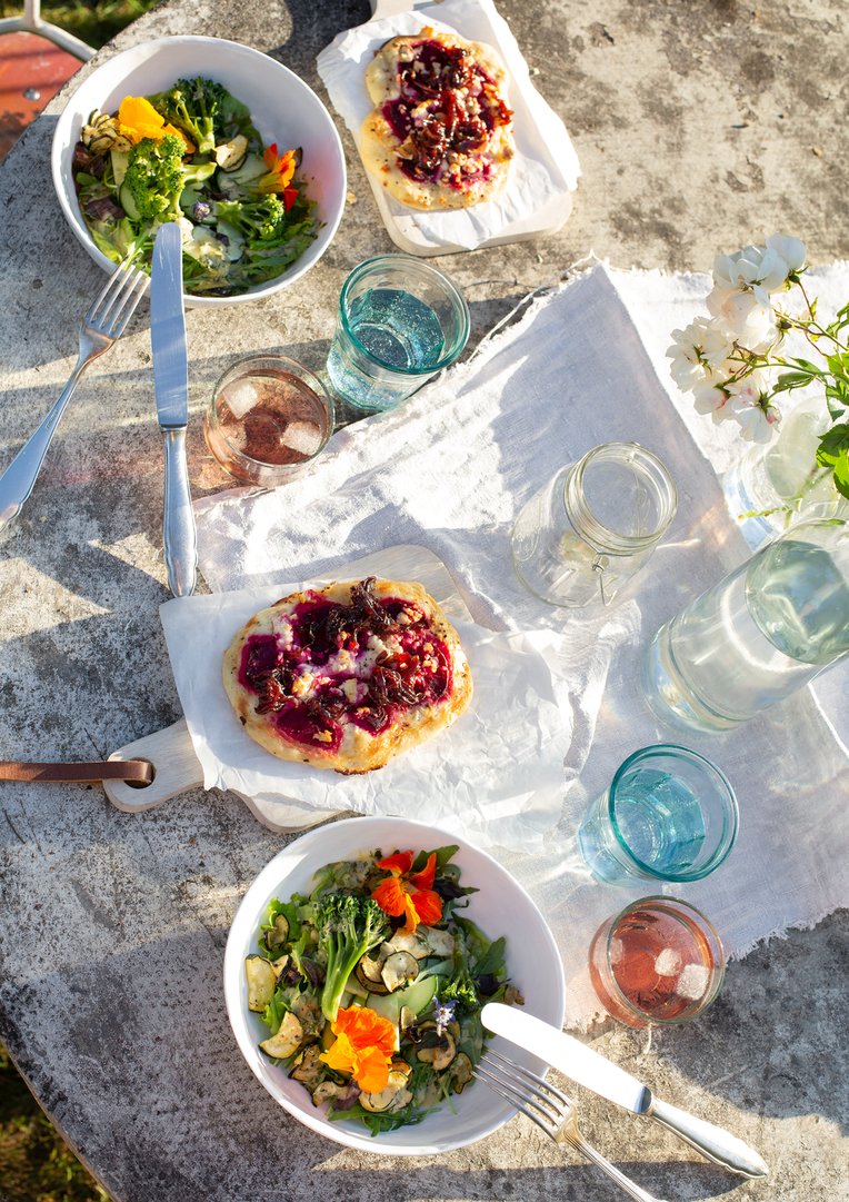 Titelbild zu Flat Bread mit Beete und Gartensalat