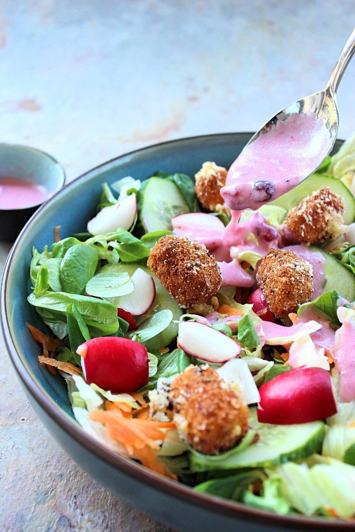 Salat mit gebackenem Bergbaron