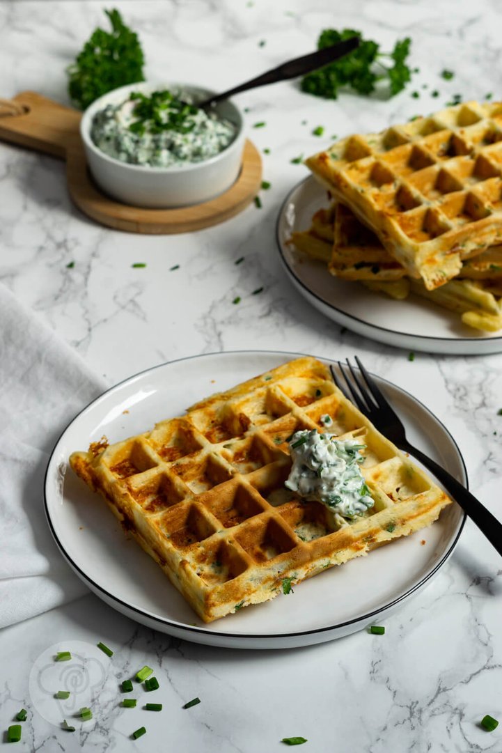 Käsewaffeln mit Kräuterquark