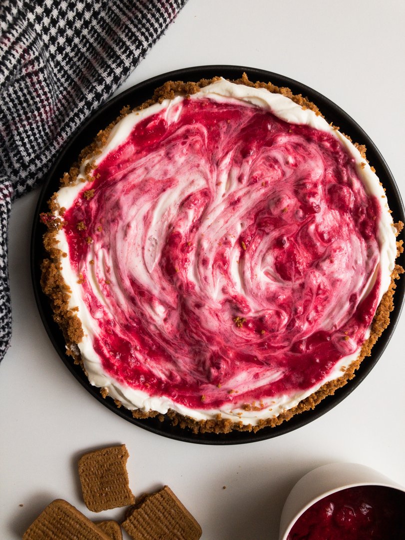 No-bake Cheesecake mit Spekulatius und Himbeeren