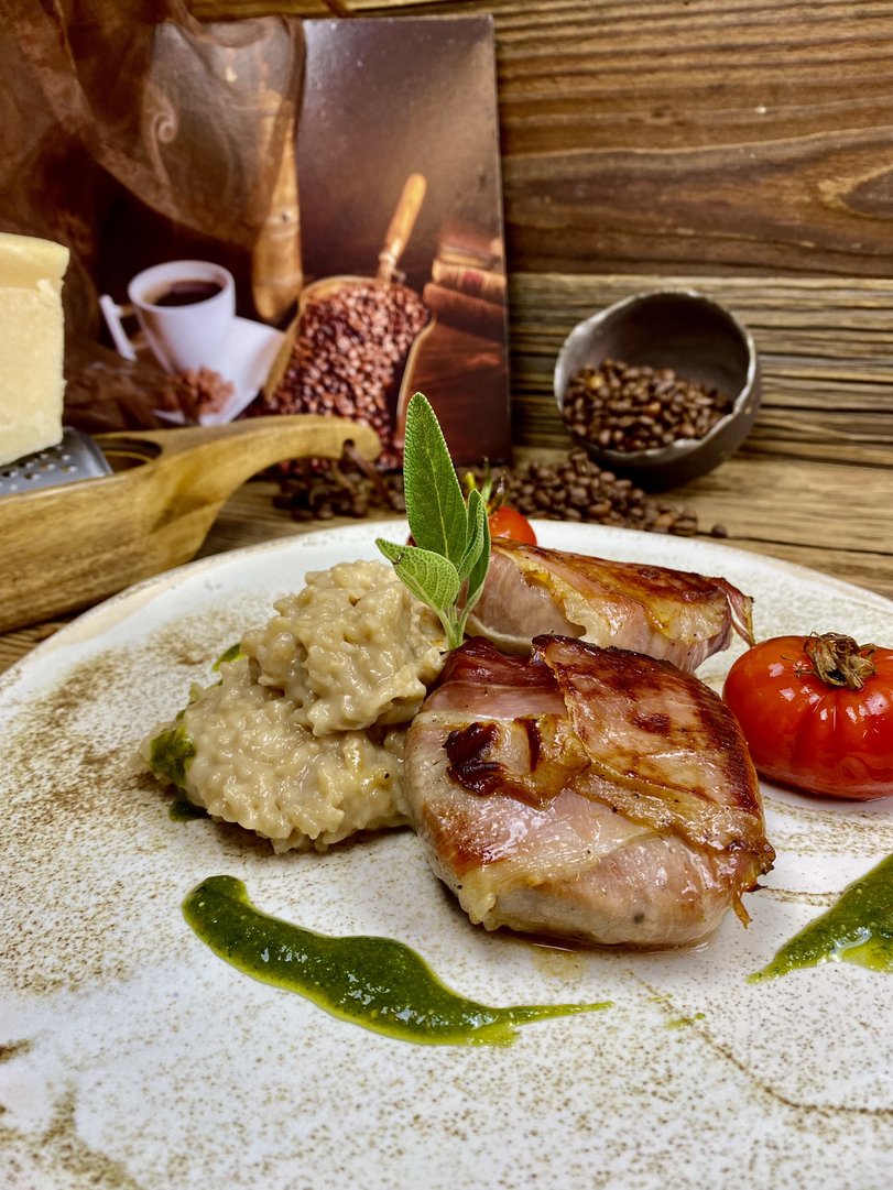 Titelbild zu „Saltimbocca mit Kaffeerisotto“