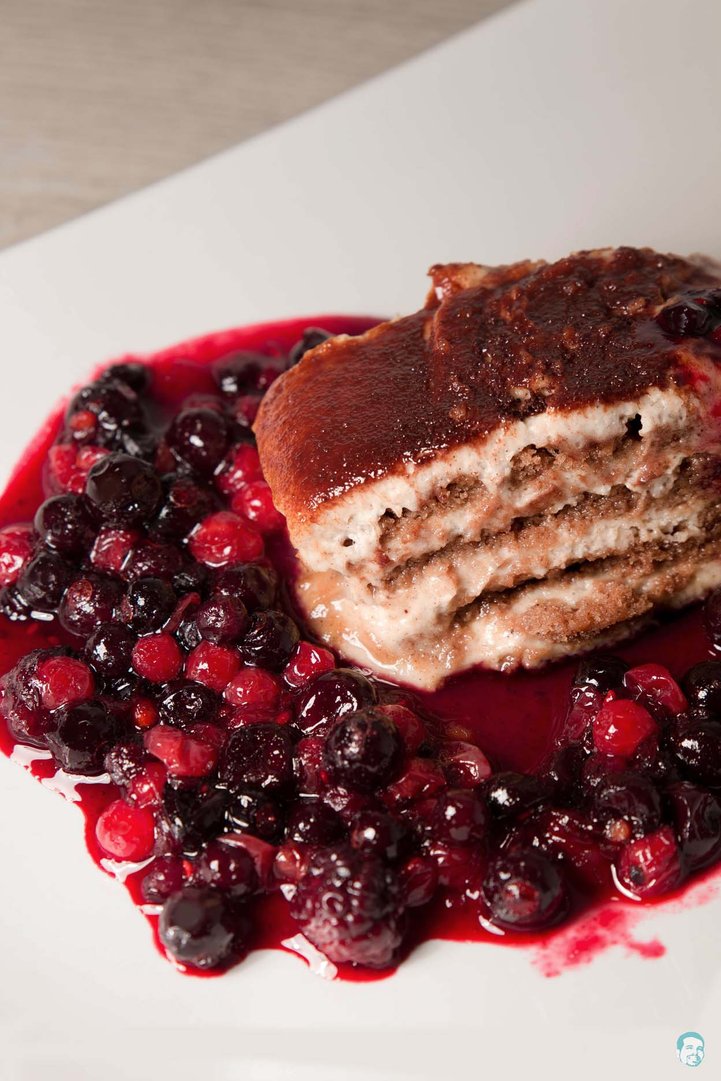 Titelbild zu Spekulatius Tiramisu mit Waldbeeren