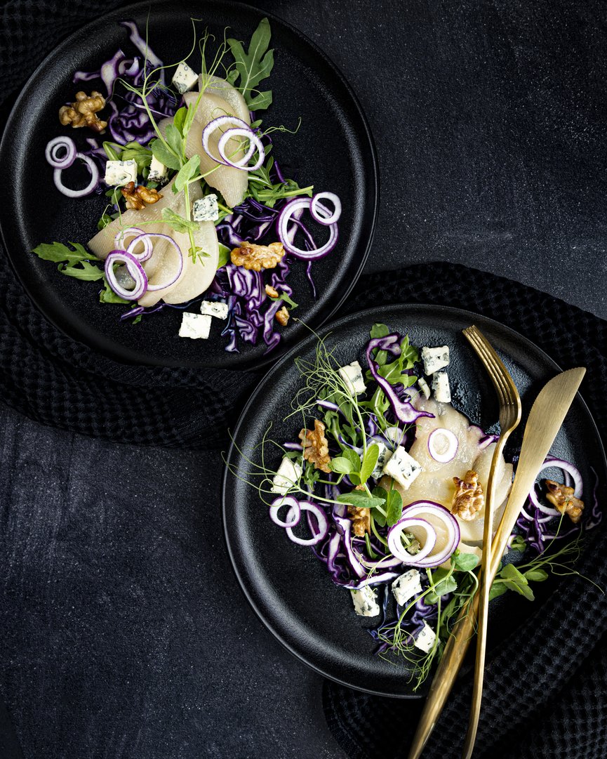 Birnen-Rucola-Salat mit Blauschimmelkäse und Walnüssen