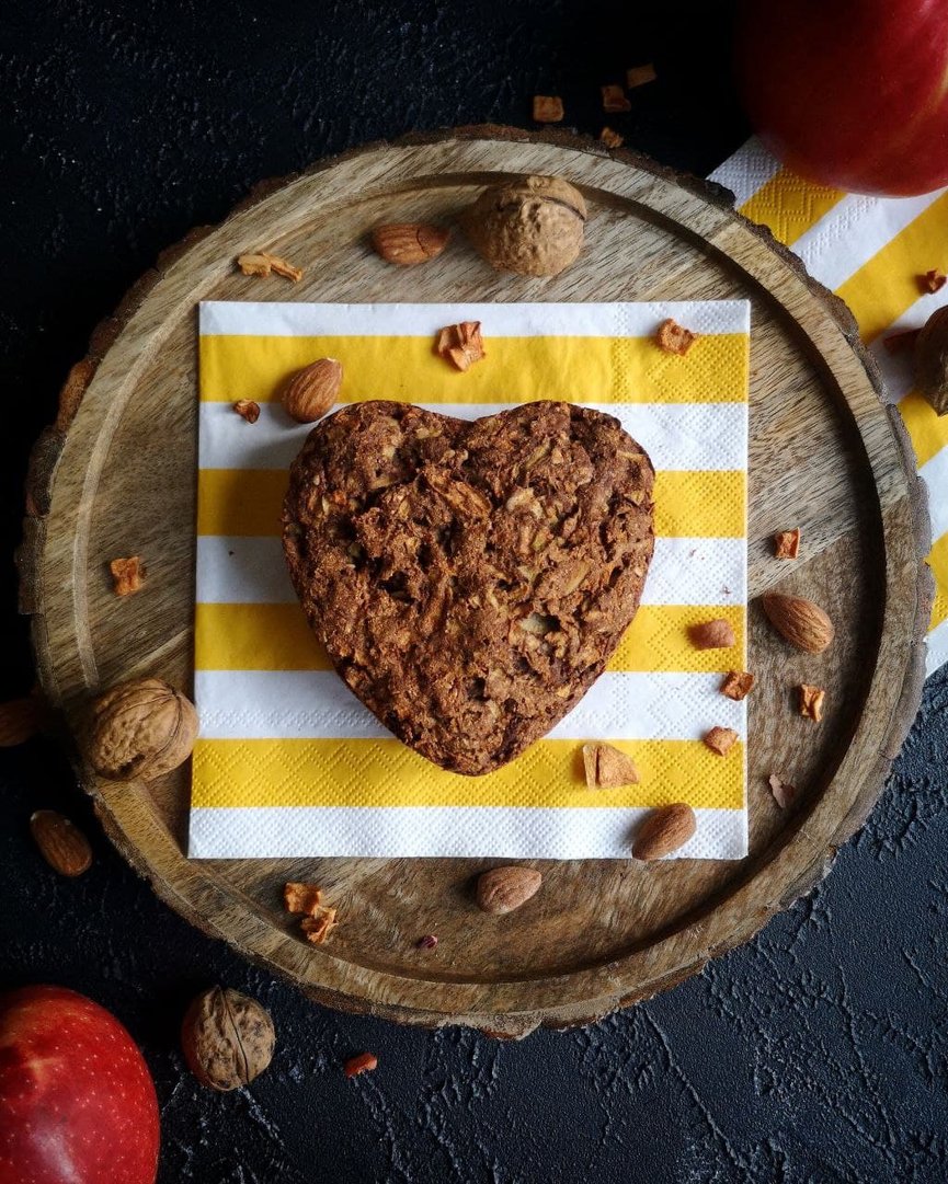 Titelbild zu Apfelbrot (vegan, zuckerfrei und megalecker)