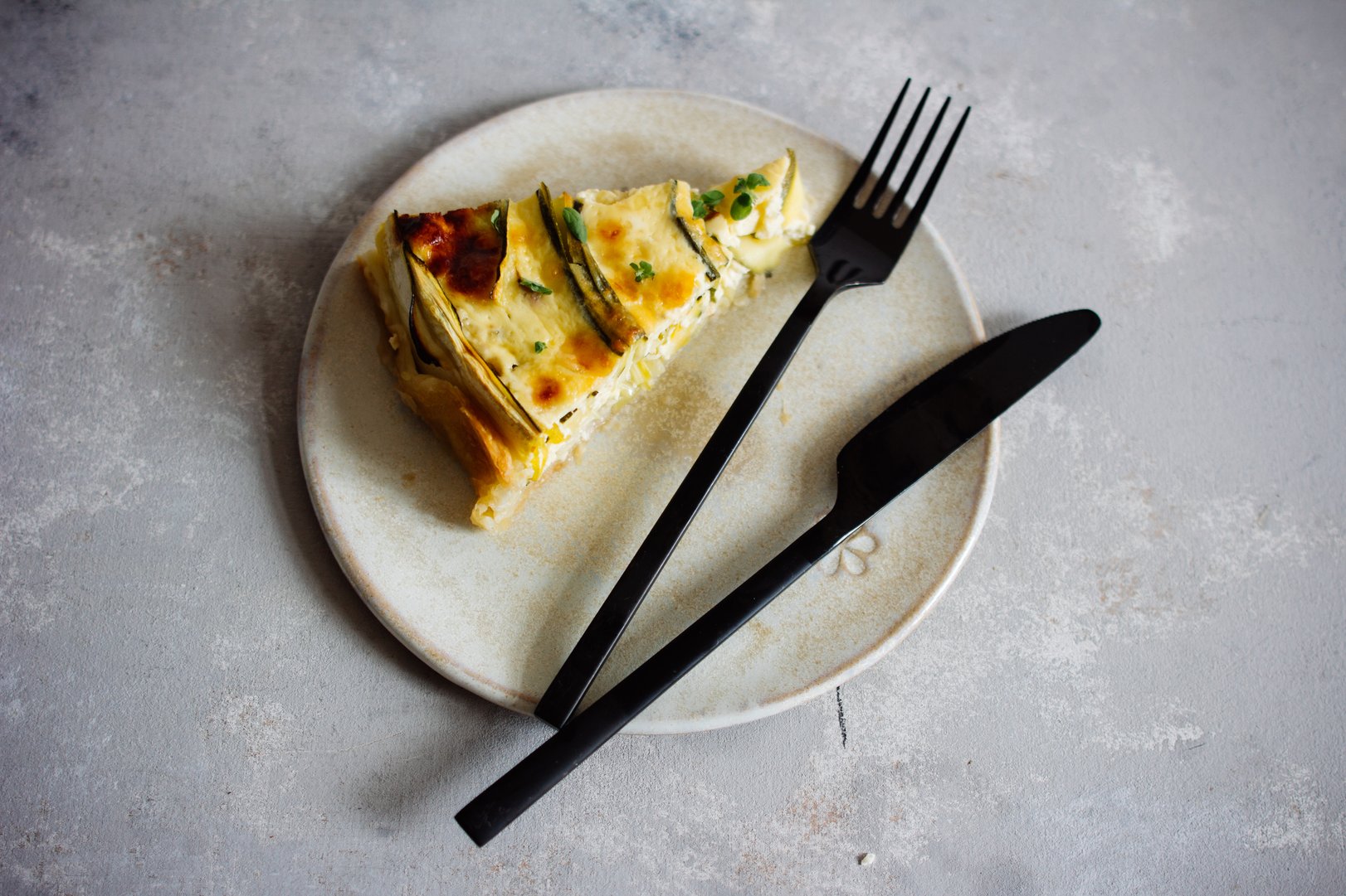 Titelbild zu Zucchini-Karotten-Quiche mit Parmesan-Mürbeteig