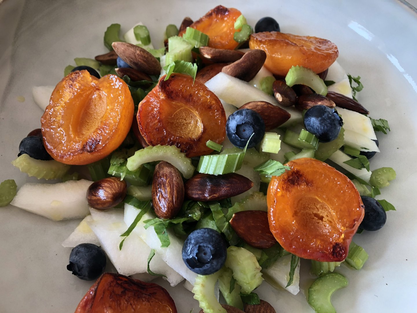 Bunter Sommersalat zum Frühstück