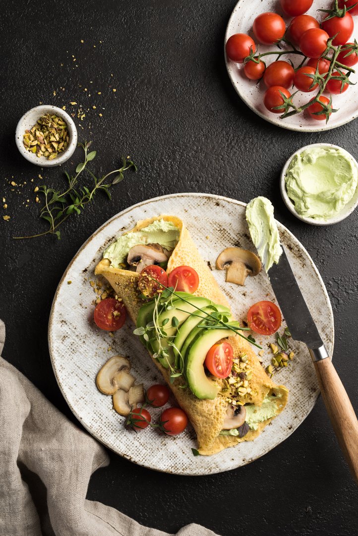Titelbild zu Kichererbsen-Pfannkuchen mit Frischkäse-Avocado Füllung