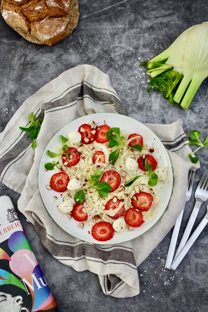 Titelbild zu FENCHEL-ERDBEERSALAT MIT MOZZARELLA