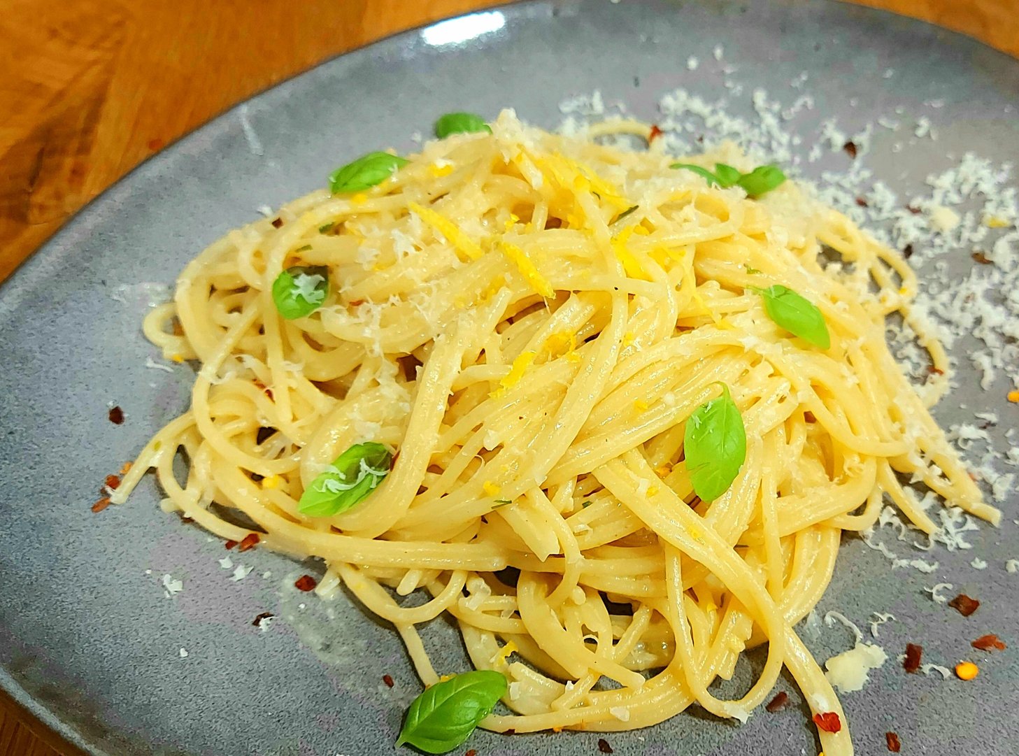 Titelbild zu Spaghetti in Zitronen-Knoblauch-Sauce