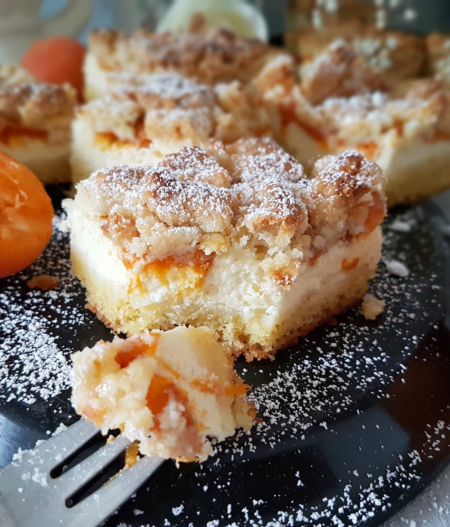 Titelbild zu Aprikosen-Käsekuchen mit Streuseln