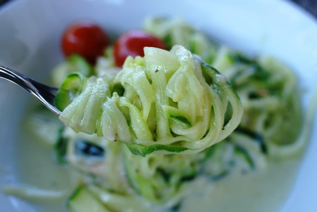 Rezept für Ofenkäse - mit Spaghetti oder Feta-Pasta oder  low-carb mit Zoodles