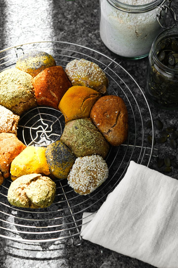 Titelbild zu FARBENFROHES HERZHAFTES ZUPFBROT