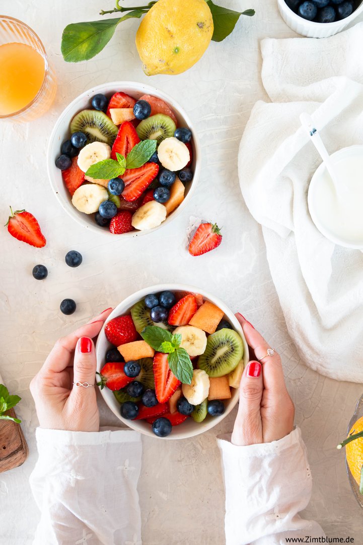 Titelbild zu Obstsalat: Schnelles Rezept mit Joghurt