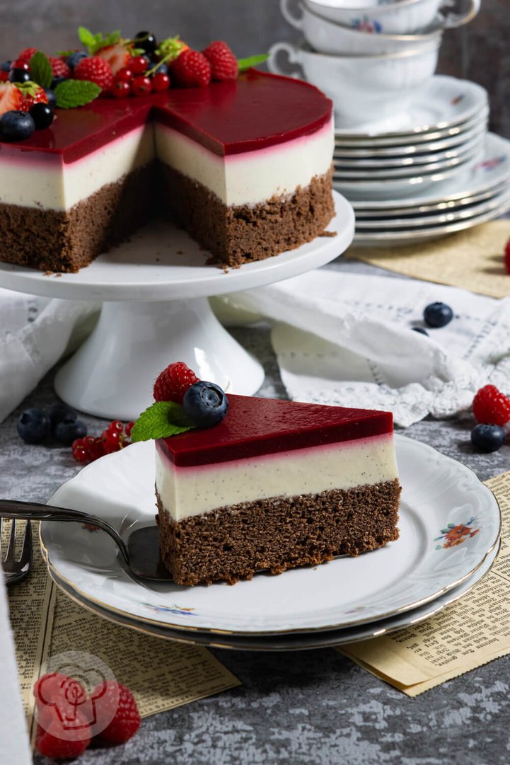 Titelbild zu Panna Cotta Torte mit Beerenspiegel