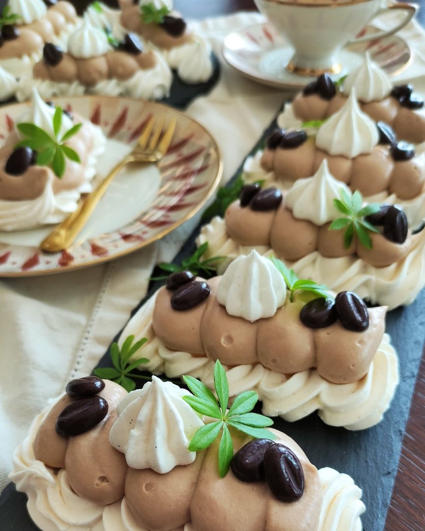 Titelbild zu Baiserdessert mit Kaffeecreme