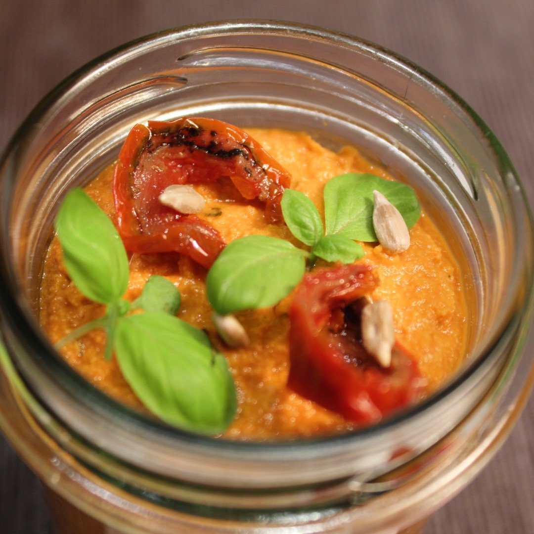 Veganer Tomatenaufstrich, mit BIO Buchweizenbrot