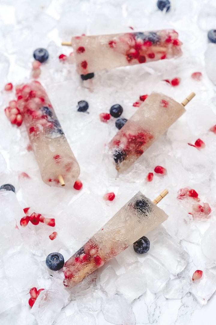 Titelbild zu Das kann was ! Gin Tonic Eis mit Beeren