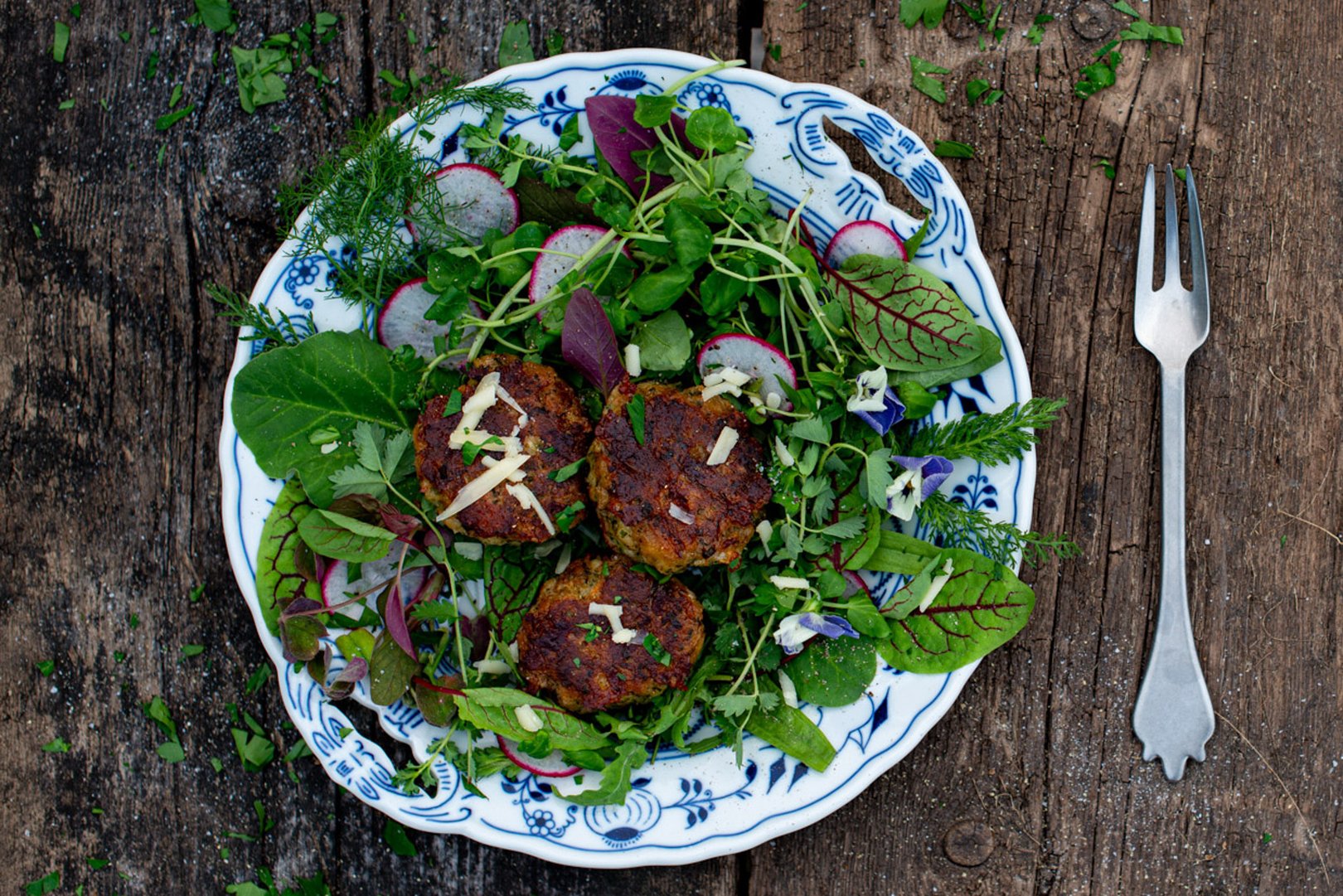 Titelbild zu Kaspressknödel auf Wildkräutersalat