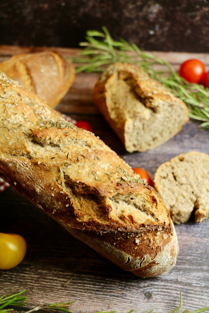 Titelbild zu Rustikales Kräuter-Baguette