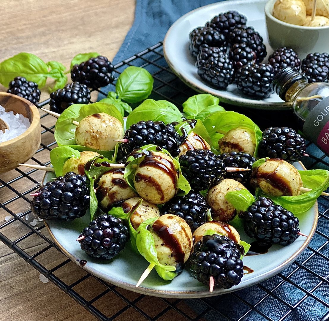 Titelbild zu Mozzarella Brombeer Salat