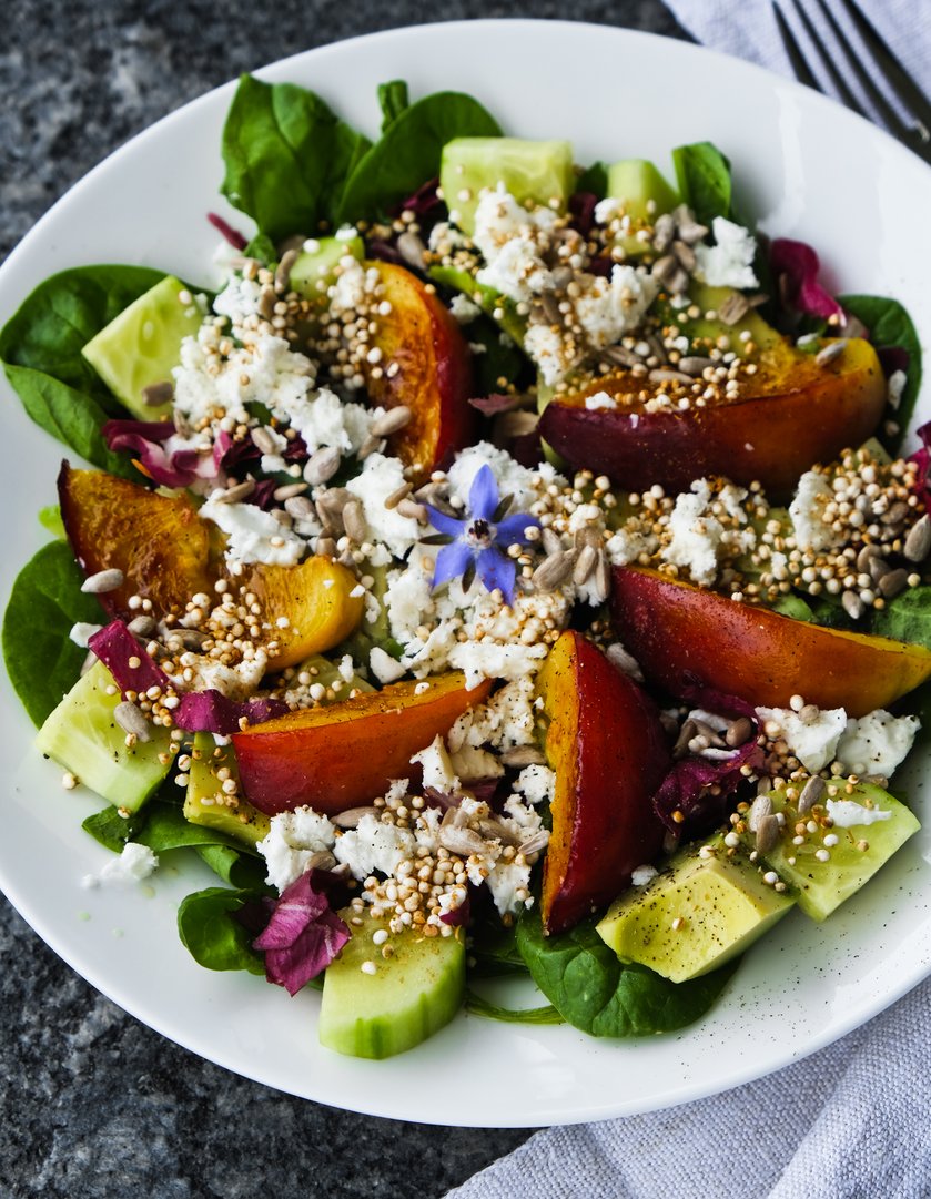 Titelbild zu SOMMERLICHER SALAT MIT NEKTARINEN