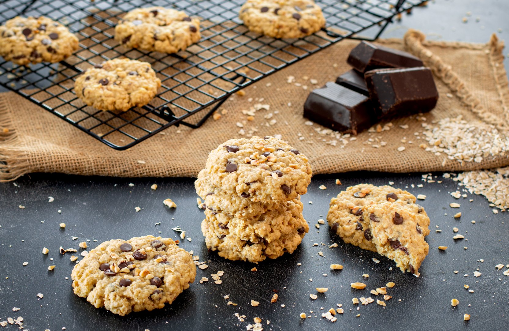 Titelbild zu Haferflocken-Cookies mit Schokolade und Haselnuss