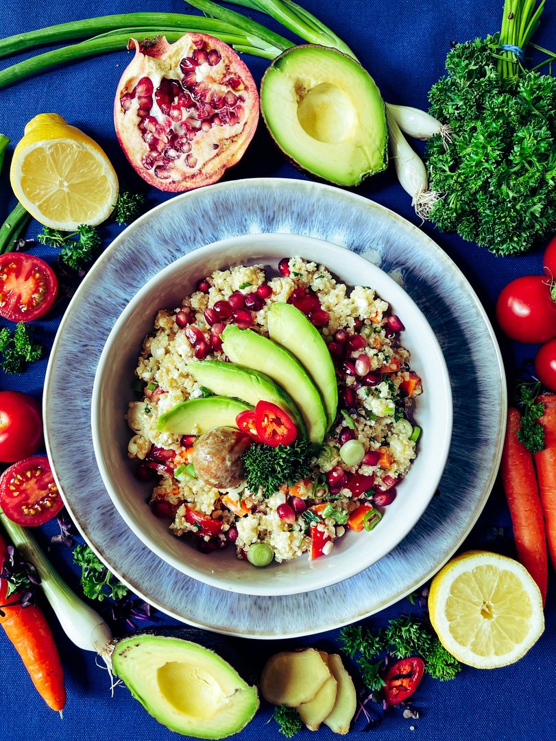 Titelbild zu Sommerlicher Quinoa Salat