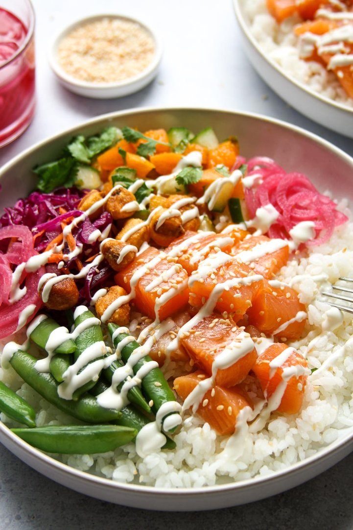 Titelbild zu Heimische Poke Bowl mit Seesaibling