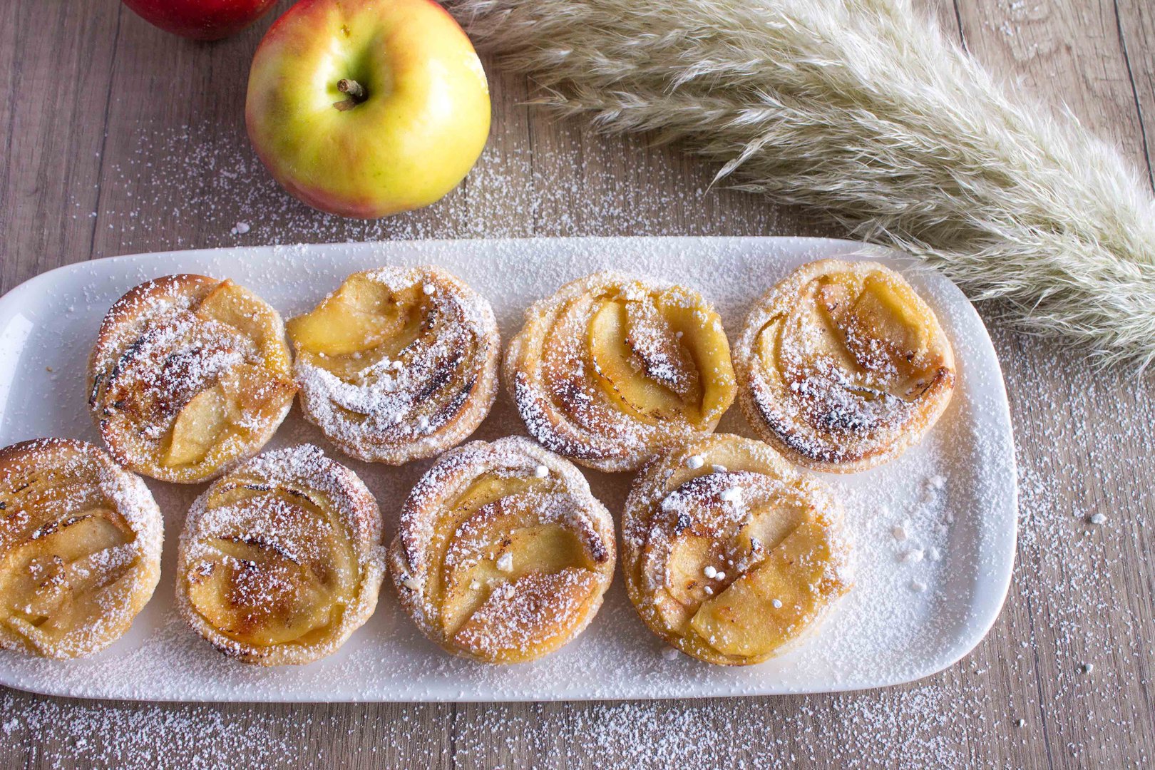 Pastéis de Nata Deluxe (Apfel-Marzipan-Vanille-Törtchen)
