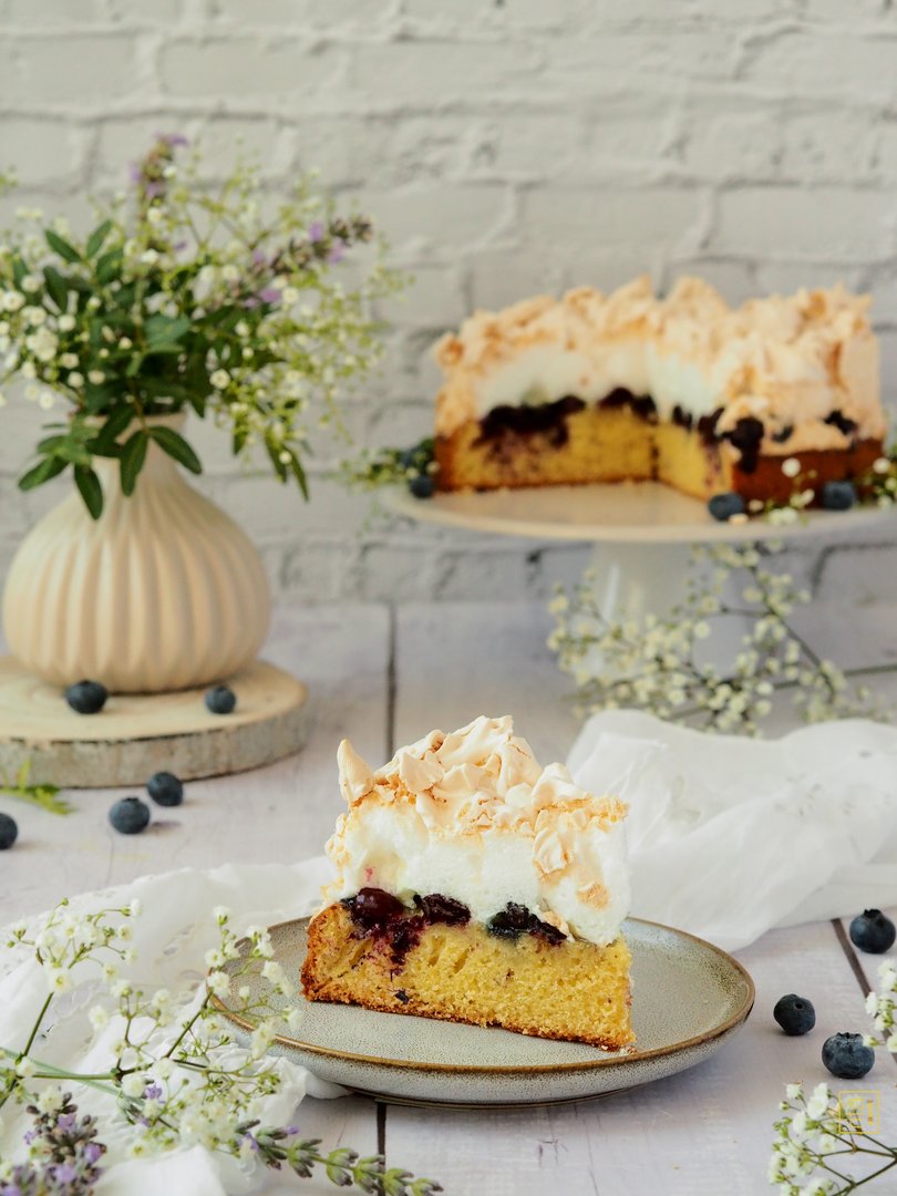 Heidelbeertorte mit Schneehaube