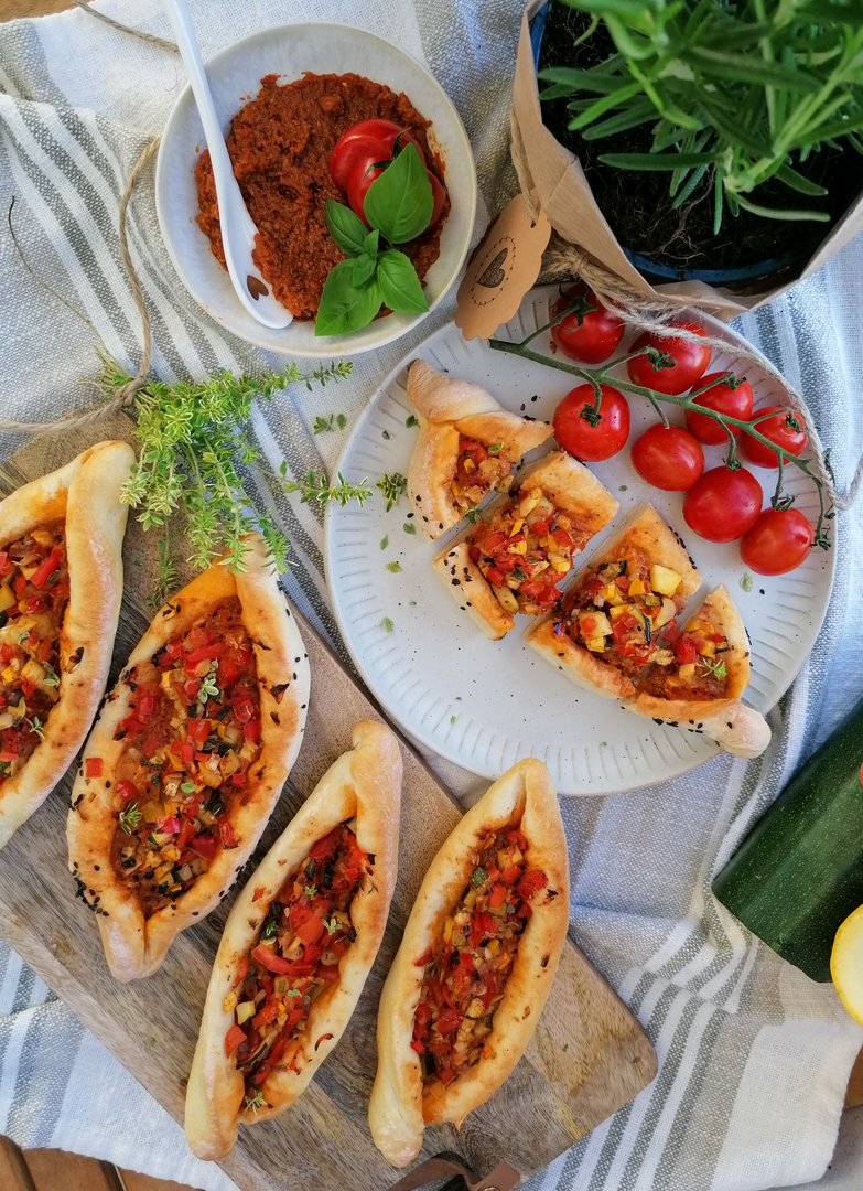 Mediterrane Pesto-Gemüseschiffchen