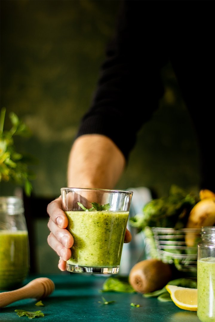Genuss aus dem Glas Grüner Smoothie