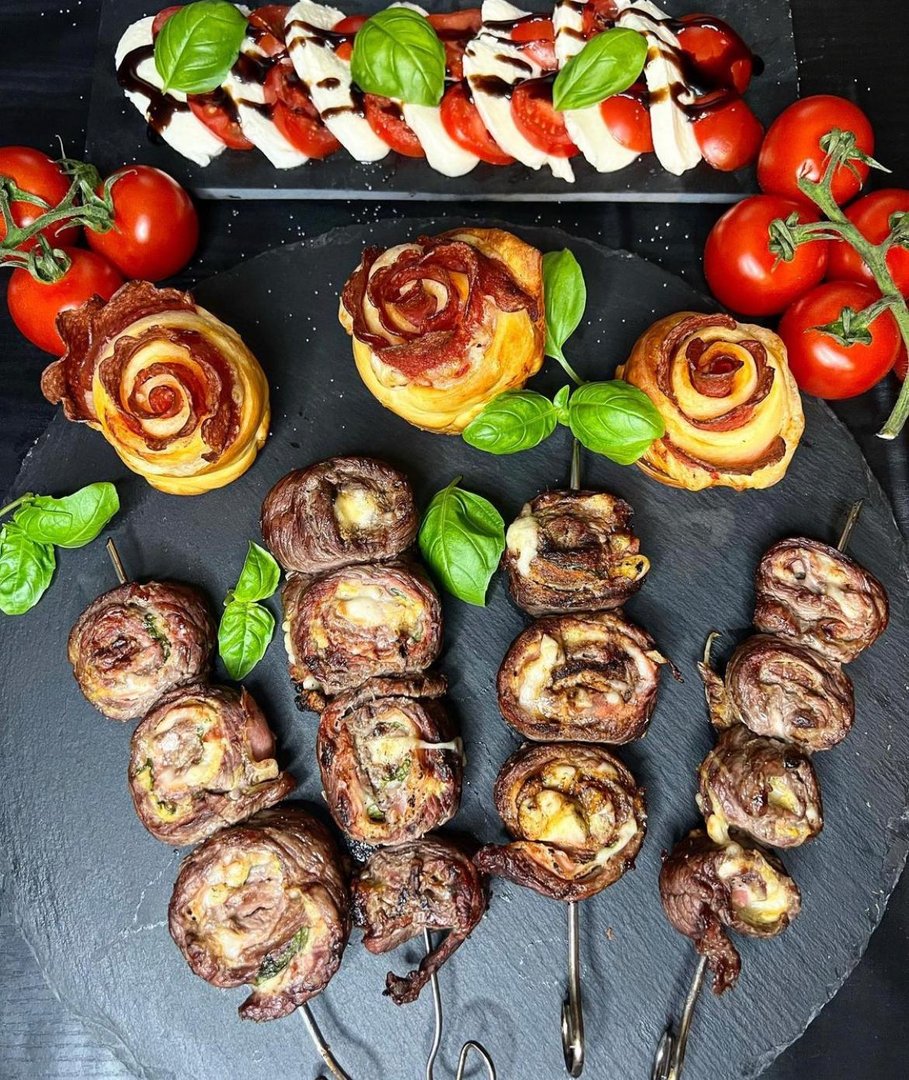 Rinderspieße und Pizzablumen