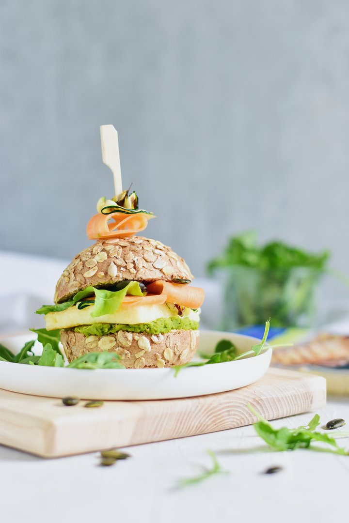 Grillkäse-Burger mit steirischer Guacamole