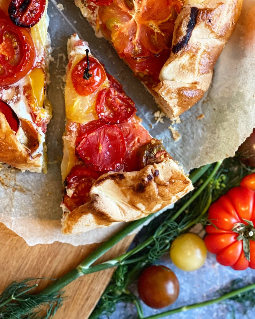 Sommerliche Galette mit den wundervollsten Paradeiserraritäten
