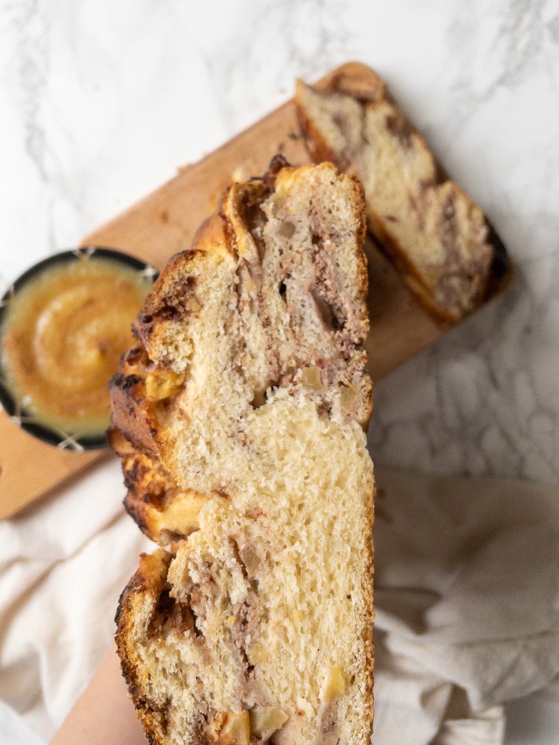 Apfel Nuss Brot - Flaumiger Germteig mit fruchtiger Füllung