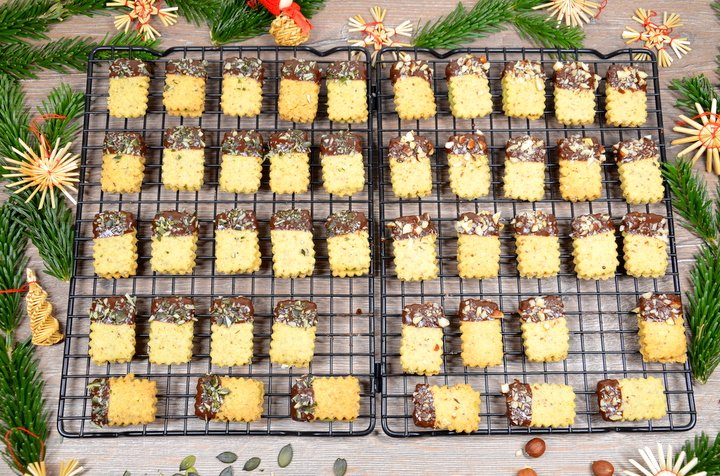 Mürbteigkekse mit veganem Kürbiskernnougat