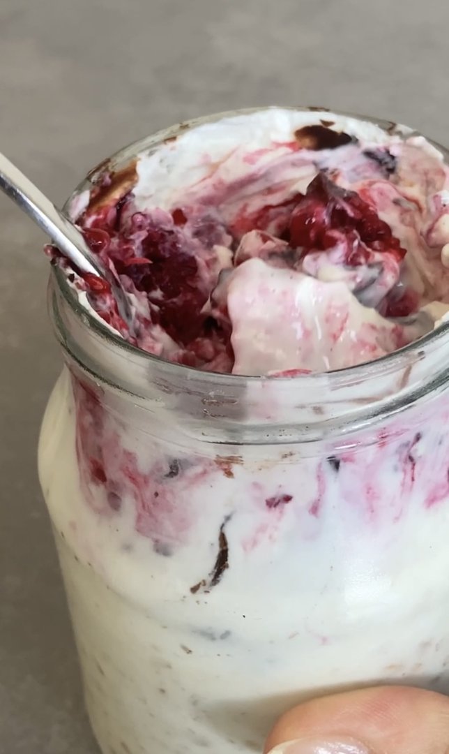 Raspberry Cheesecake Overnight Oats