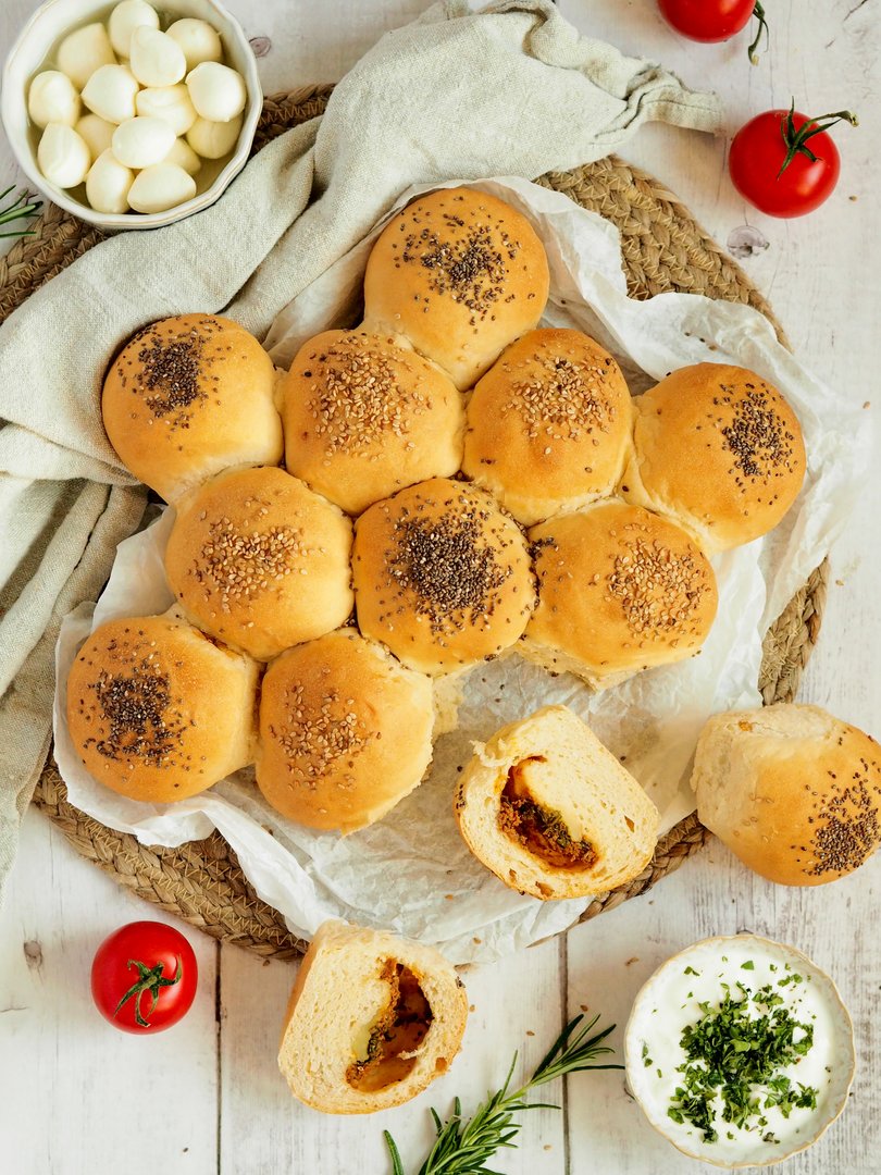 Gefülltes Partybrot mit Mozzarella