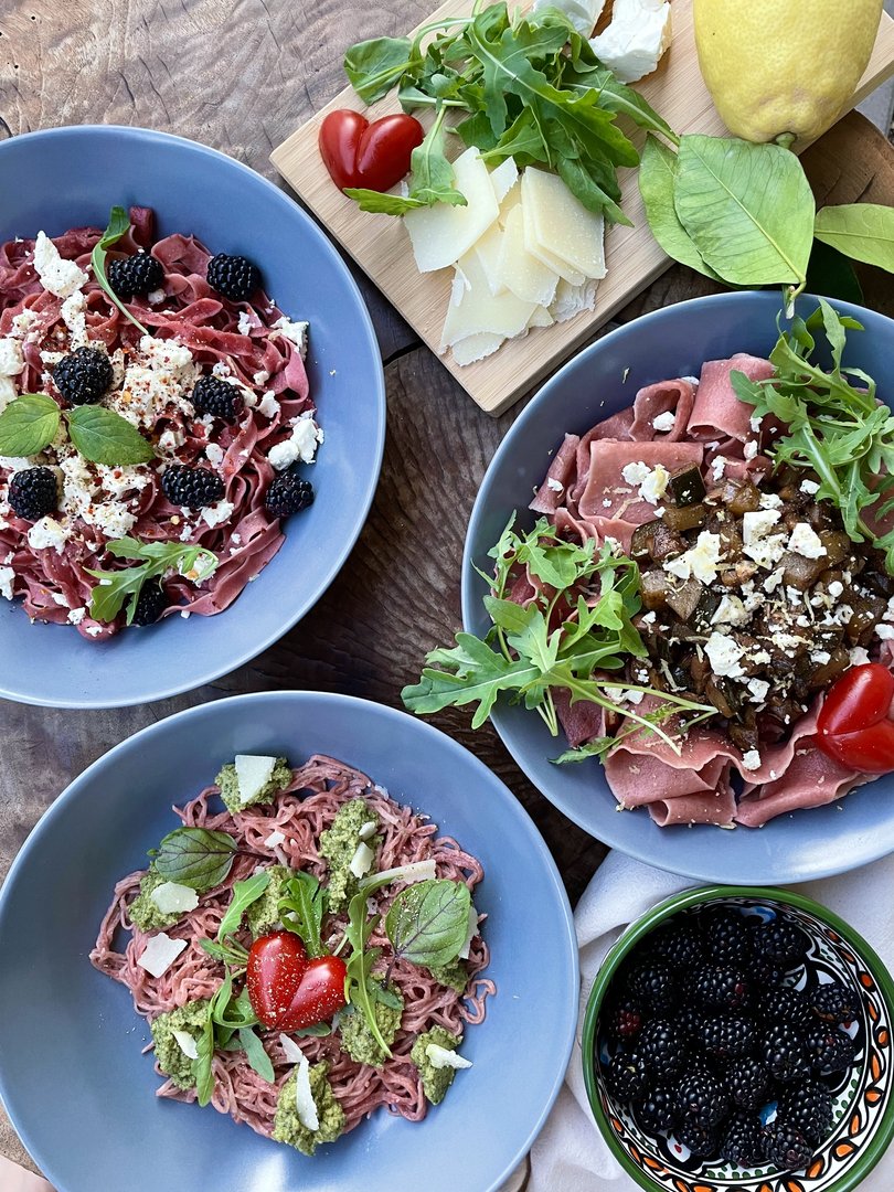 "Einkaufserlebnis" im eigenen Garten & Rote Beete Pasta mit dreierlei Saucen