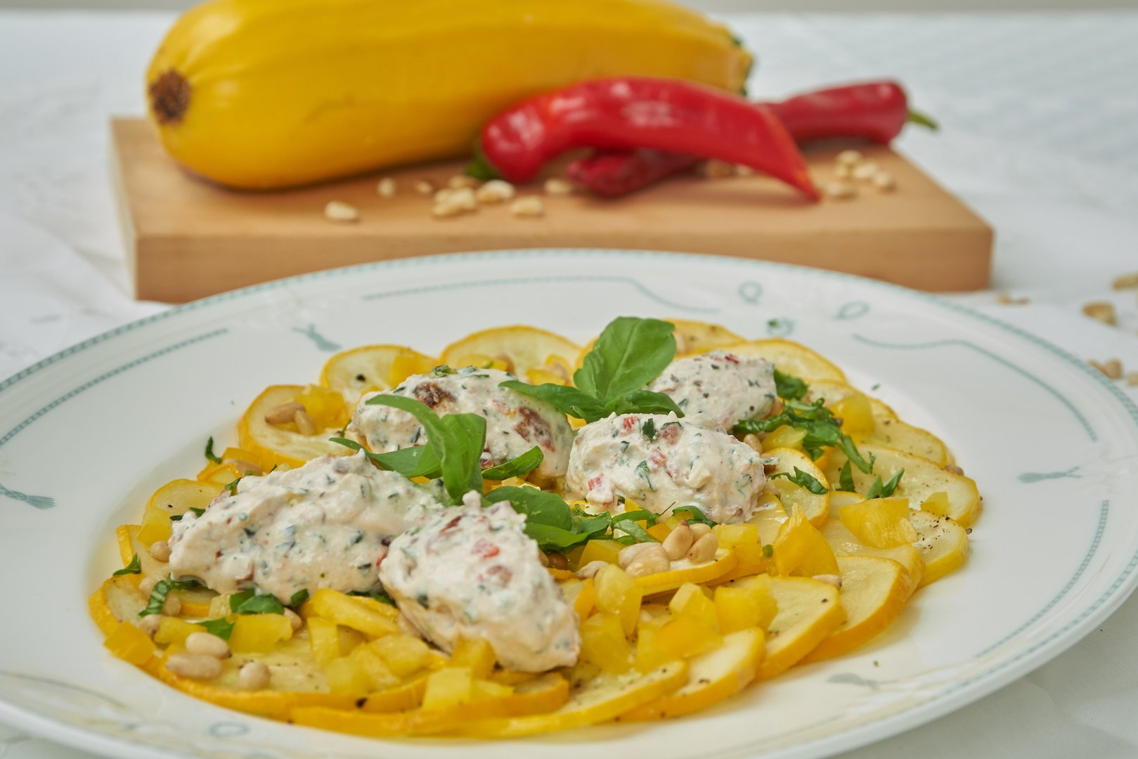 Zucchinicarpaccio mit Ricottacrème
