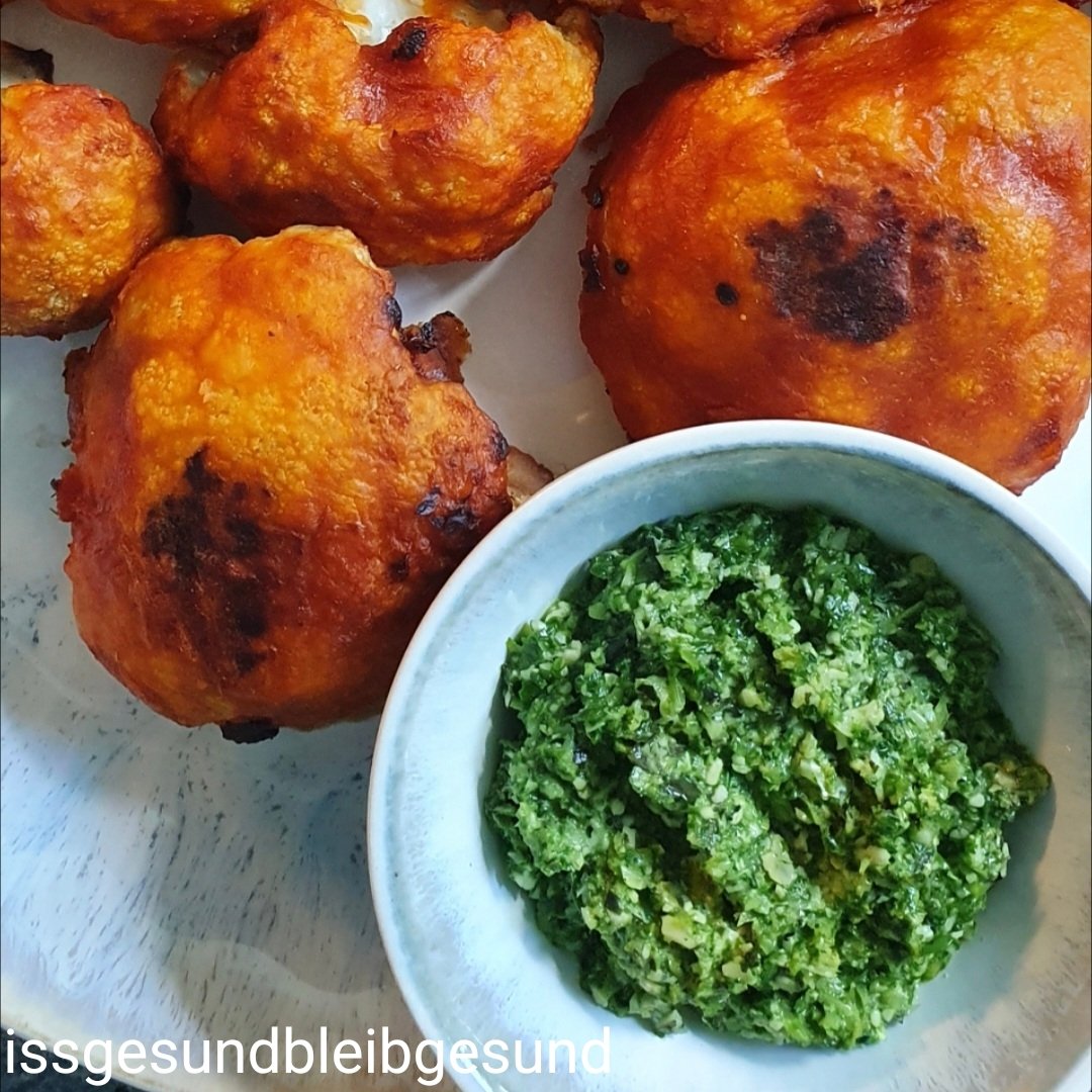 Spicy Buffalowings mit Karfiolblätter-Pesto (vegan)
