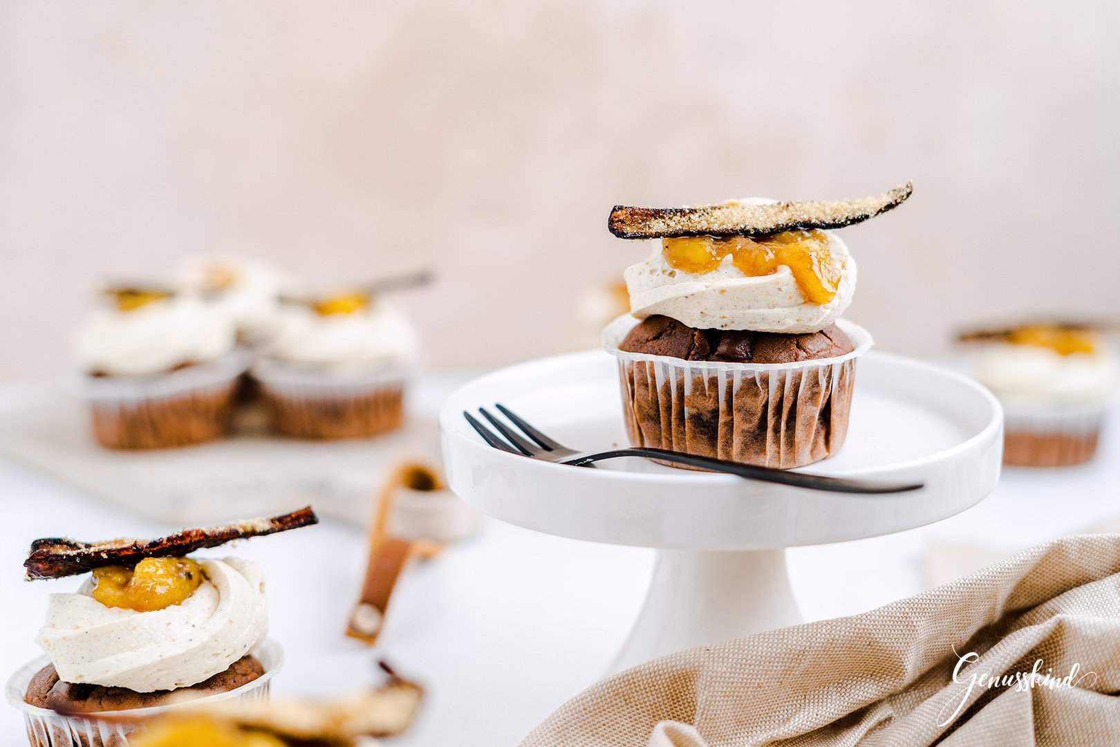 Bananabread Cupcakes mit Bananenschalen-Chips