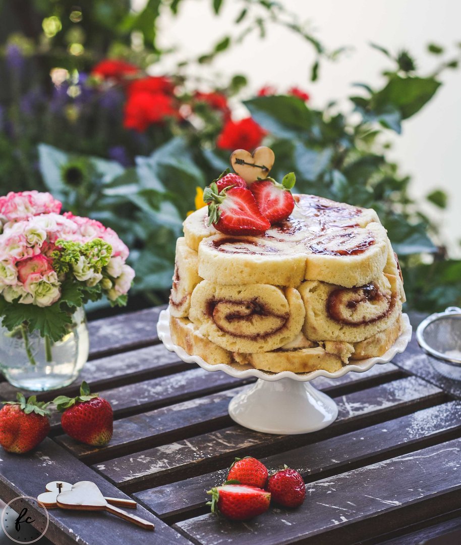 Erdbeer-Charlotte mit Topfen-Joghurtcreme